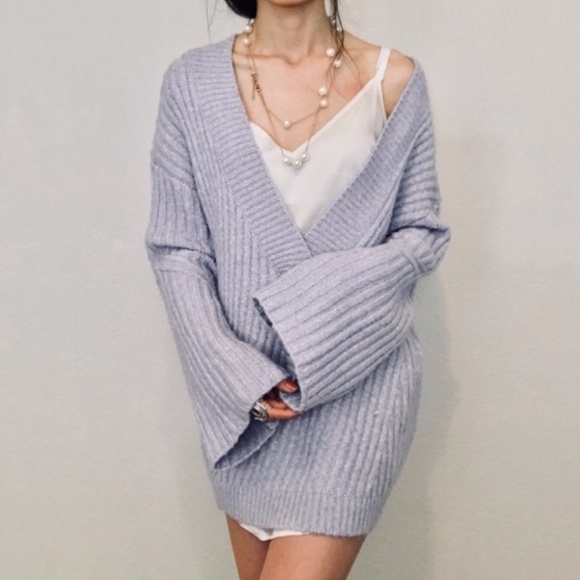 NWOT Nordstrom Deep V Bell Sleeve Sweater - Picture 4 of 8